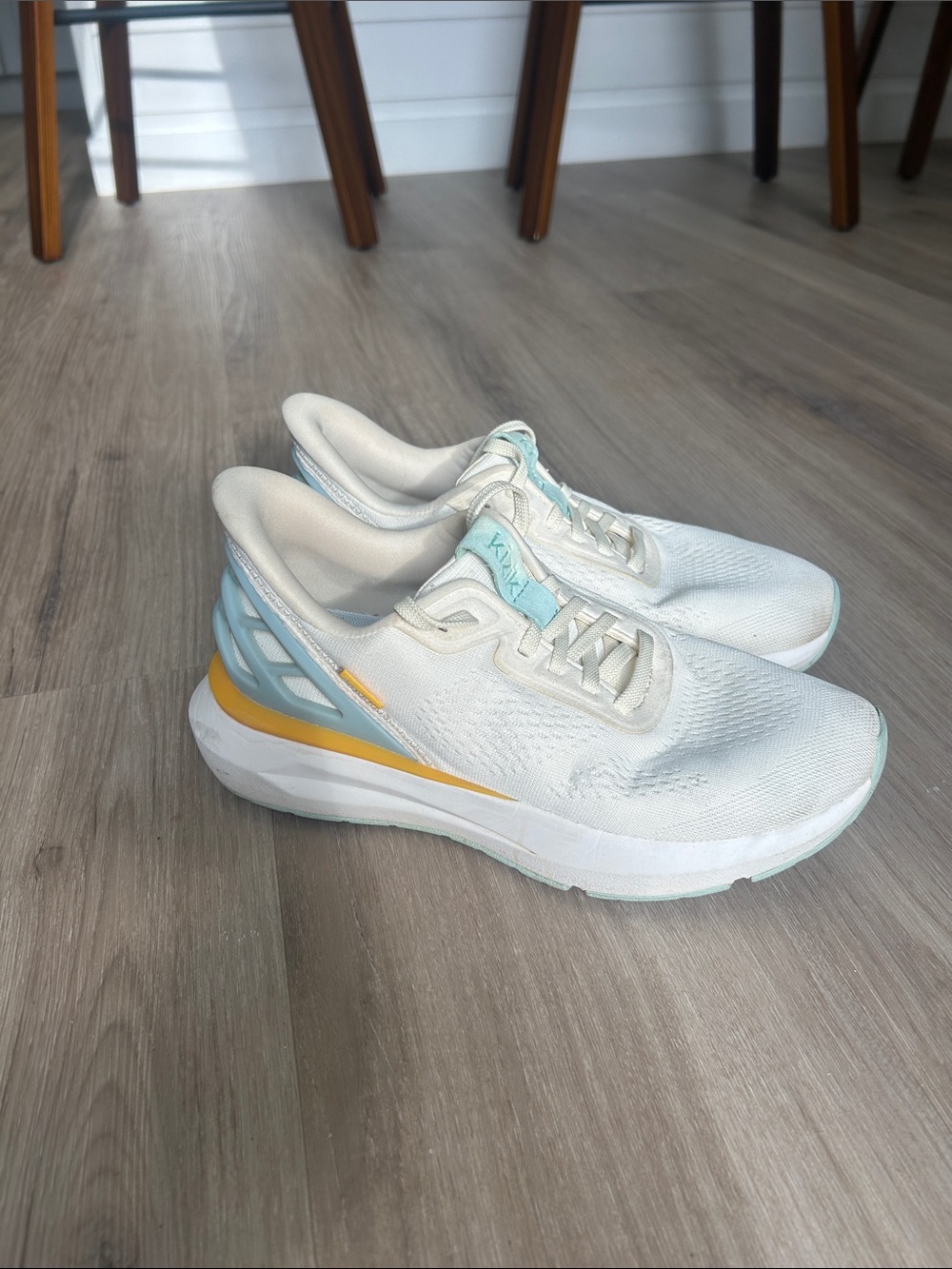 Kizik Hands-Free Slip-On Sneakers - Off White Women’s Size 8